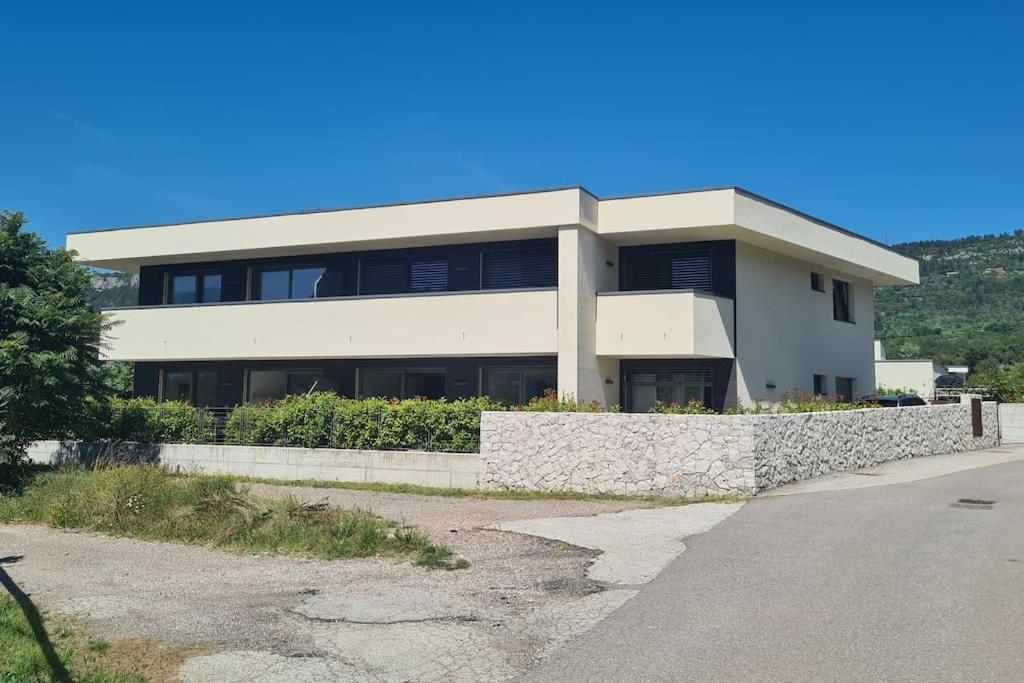 Appartamenti Moderni, Luminosi E Tranquilli Con Parcheggio Privato - Agritur La Tenuta Trient Exterior foto